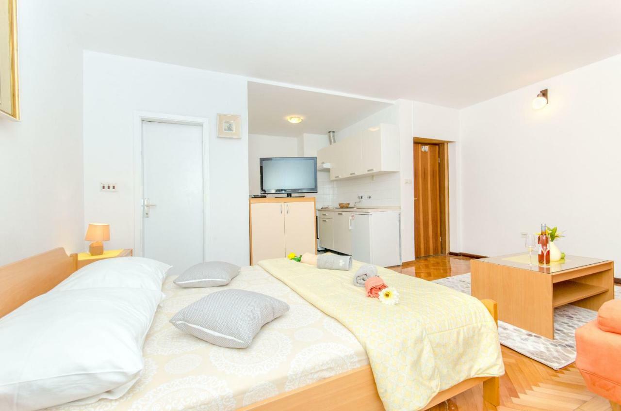 Apartments And Room Sun & Sea Podgora Buitenkant foto